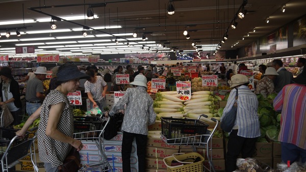 2013年7月25日中川店が「毎日がお買い得」の店に変わりました。